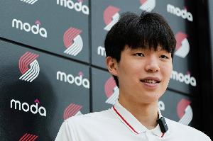 媒体人：当年姚明都得打斯杯 如今瀚森也一样 这些年从未改变