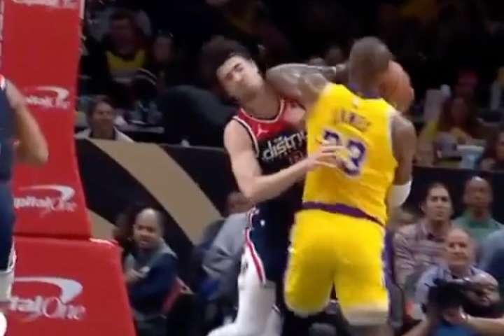 开云中国官网-阿夫迪亚谈被肘击：我很尊重老詹 动作是比赛一部分 希望他别在意