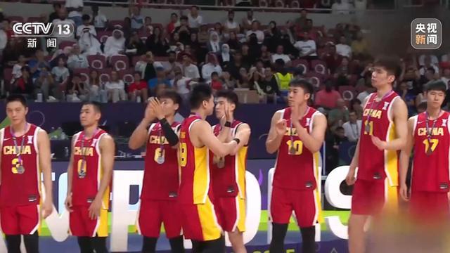 开云官方网站-“失去的东西要拿回来”！白岩松专访中国男篮主教练郭士强