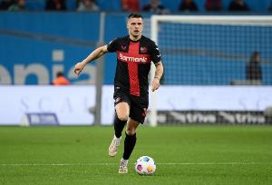 记者：扎卡将与滕哈赫及高层会谈，若离队药厂要价至少1500万欧