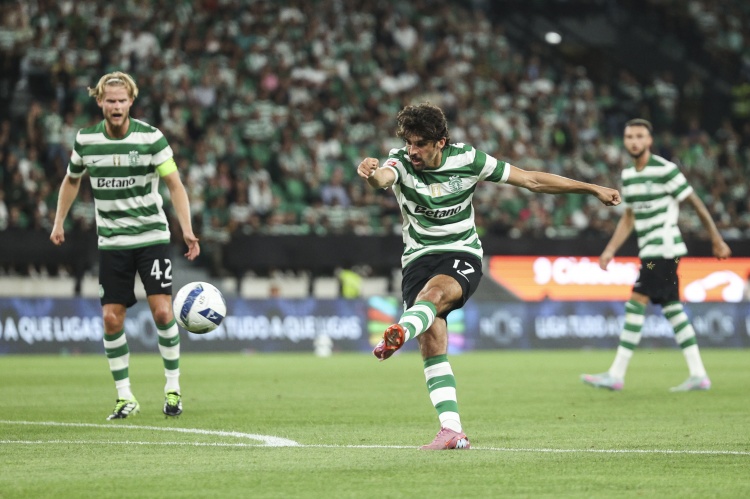 开云中国官网-葡媒：拜仁正在关注葡体边锋特林康，球员解约金6000万欧